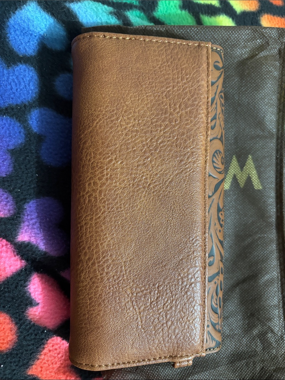 Wrangler Brown Tooled Floral Leather Wallet with Gold Logo - Picture 2 of 4